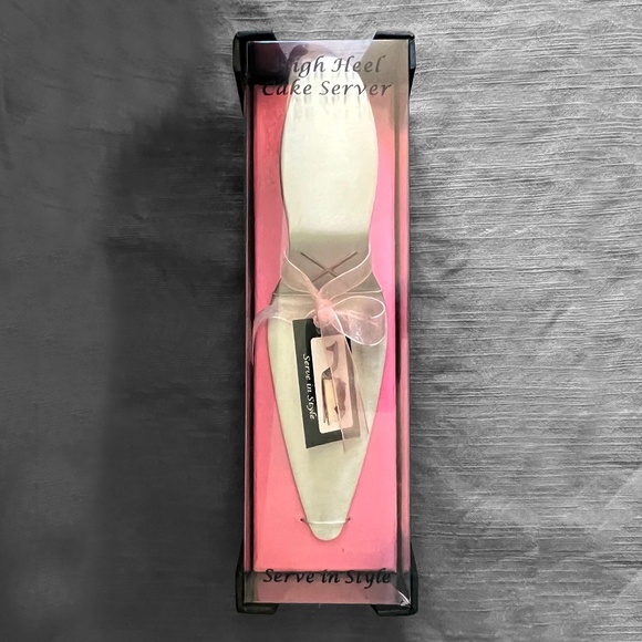 High Heel Cake Server - Picture 1 of 6